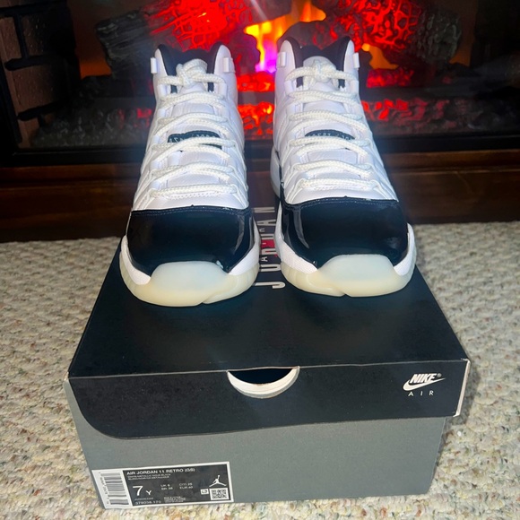 Air Jordan 11 Retro GS Gratitude - Picture 2 of 7